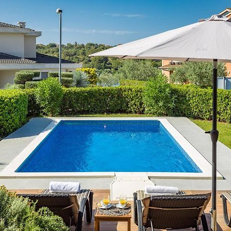Lovely Istrian Apartment With A Private Swimming Pool And A Charming Garden بنجول المظهر الخارجي الصورة