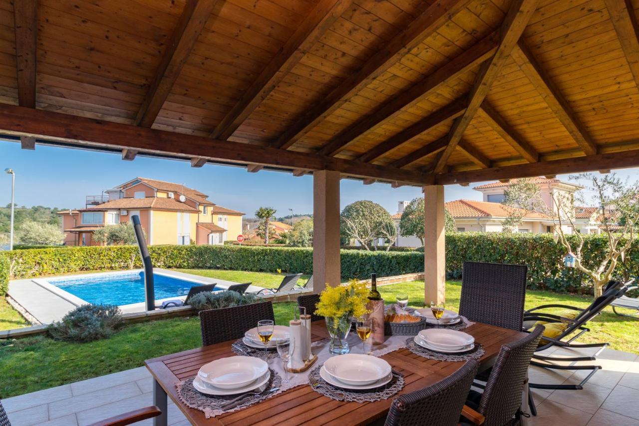 Lovely Istrian Apartment With A Private Swimming Pool And A Charming Garden بنجول المظهر الخارجي الصورة