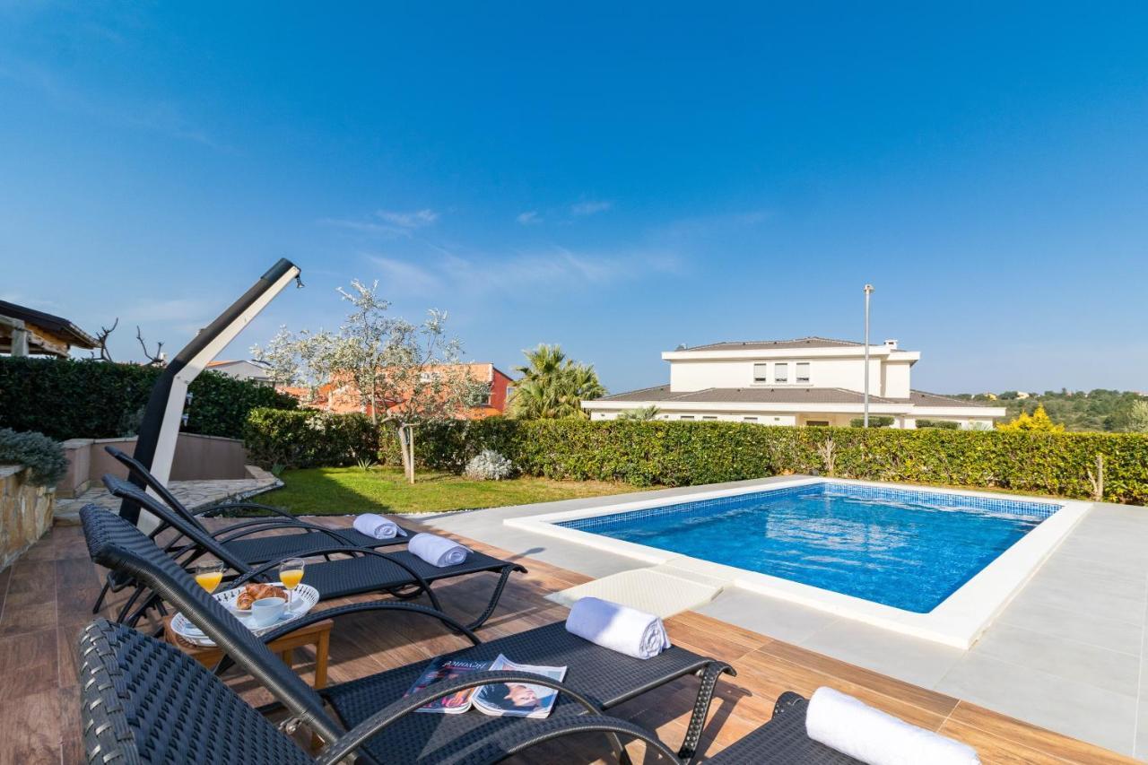 Lovely Istrian Apartment With A Private Swimming Pool And A Charming Garden بنجول المظهر الخارجي الصورة
