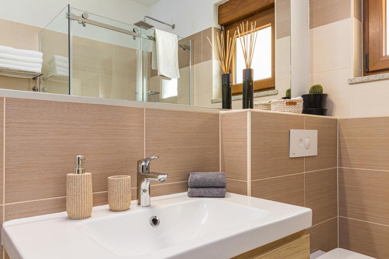 Lovely Istrian Apartment With A Private Swimming Pool And A Charming Garden بنجول المظهر الخارجي الصورة