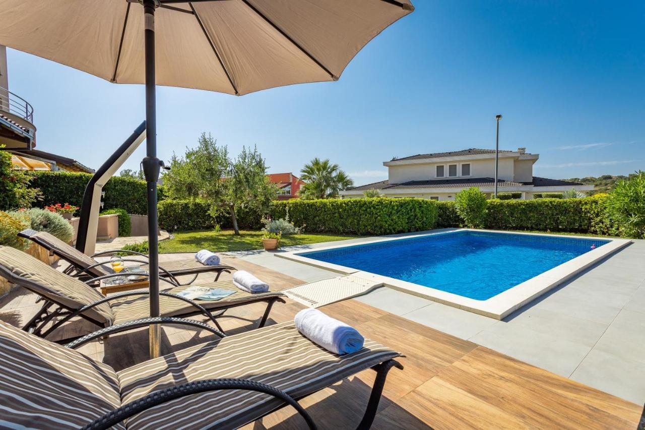 Lovely Istrian Apartment With A Private Swimming Pool And A Charming Garden بنجول المظهر الخارجي الصورة